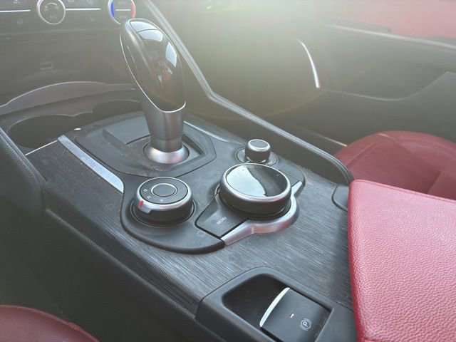 Used 2019 Alfa Romeo Giulia AWD image 53