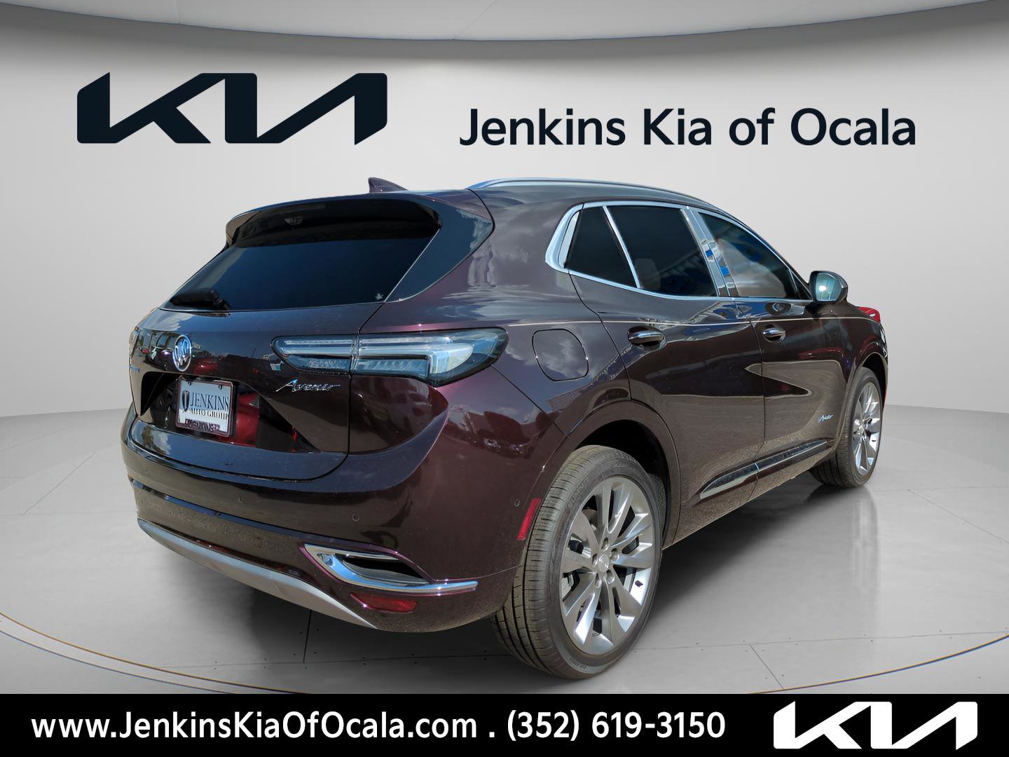Used 2021 Buick Envision Avenir w/ Technology Package II FWD image 3