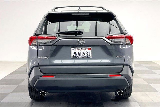 Used 2019 Toyota RAV4 XLE Premium w/ Cold Weather Package FWD image 3