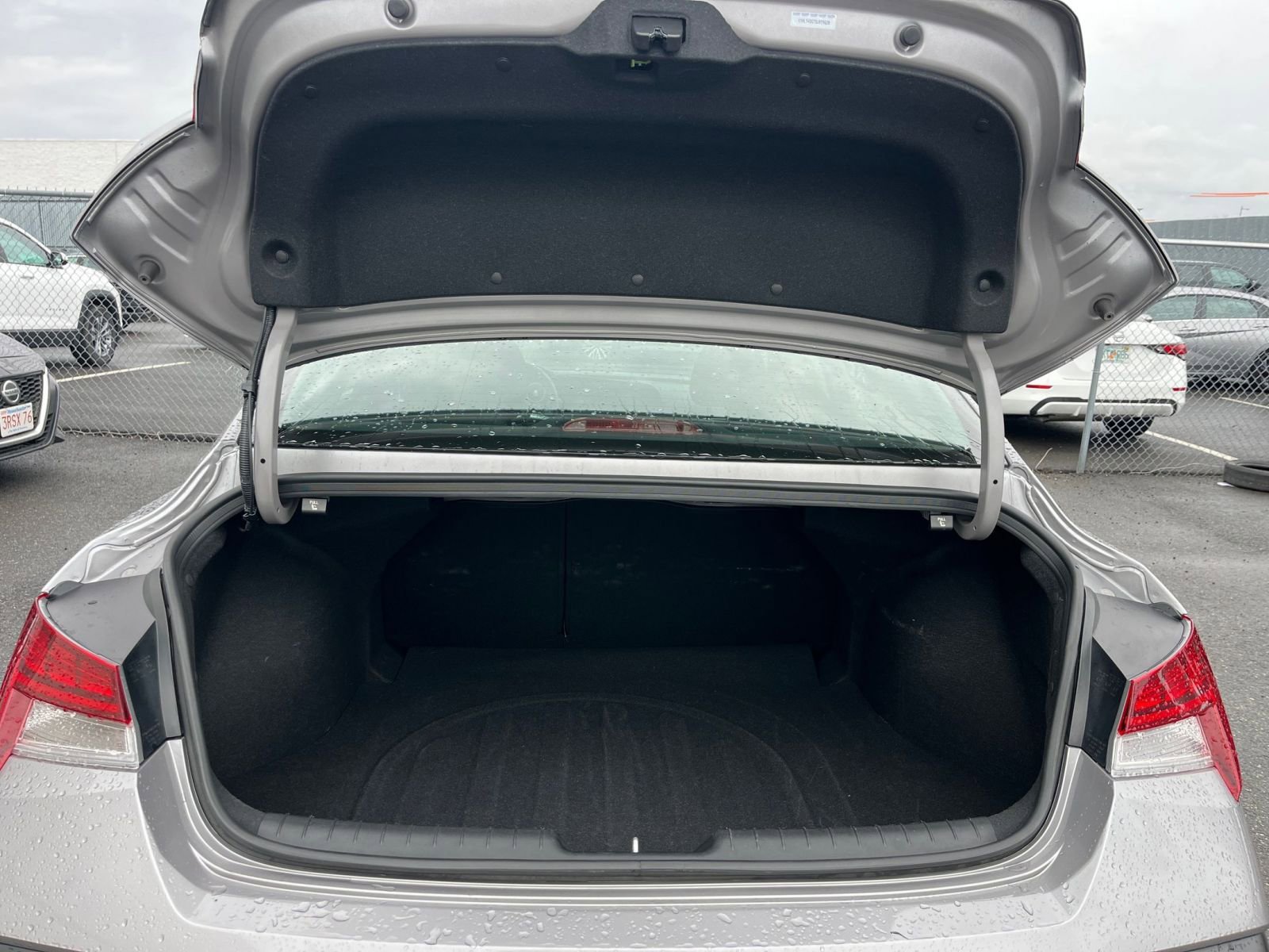 Used 2025 Hyundai Elantra SEL image 32