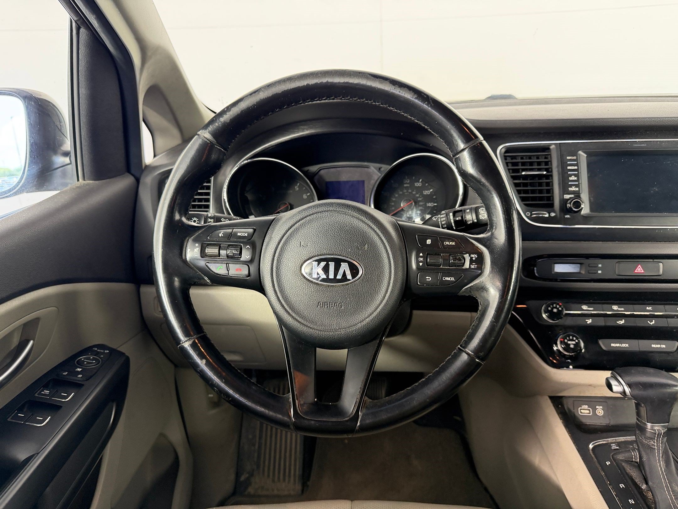 Used 2017 Kia Sedona LX w/ LX Essentials Premium Package FWD image 30