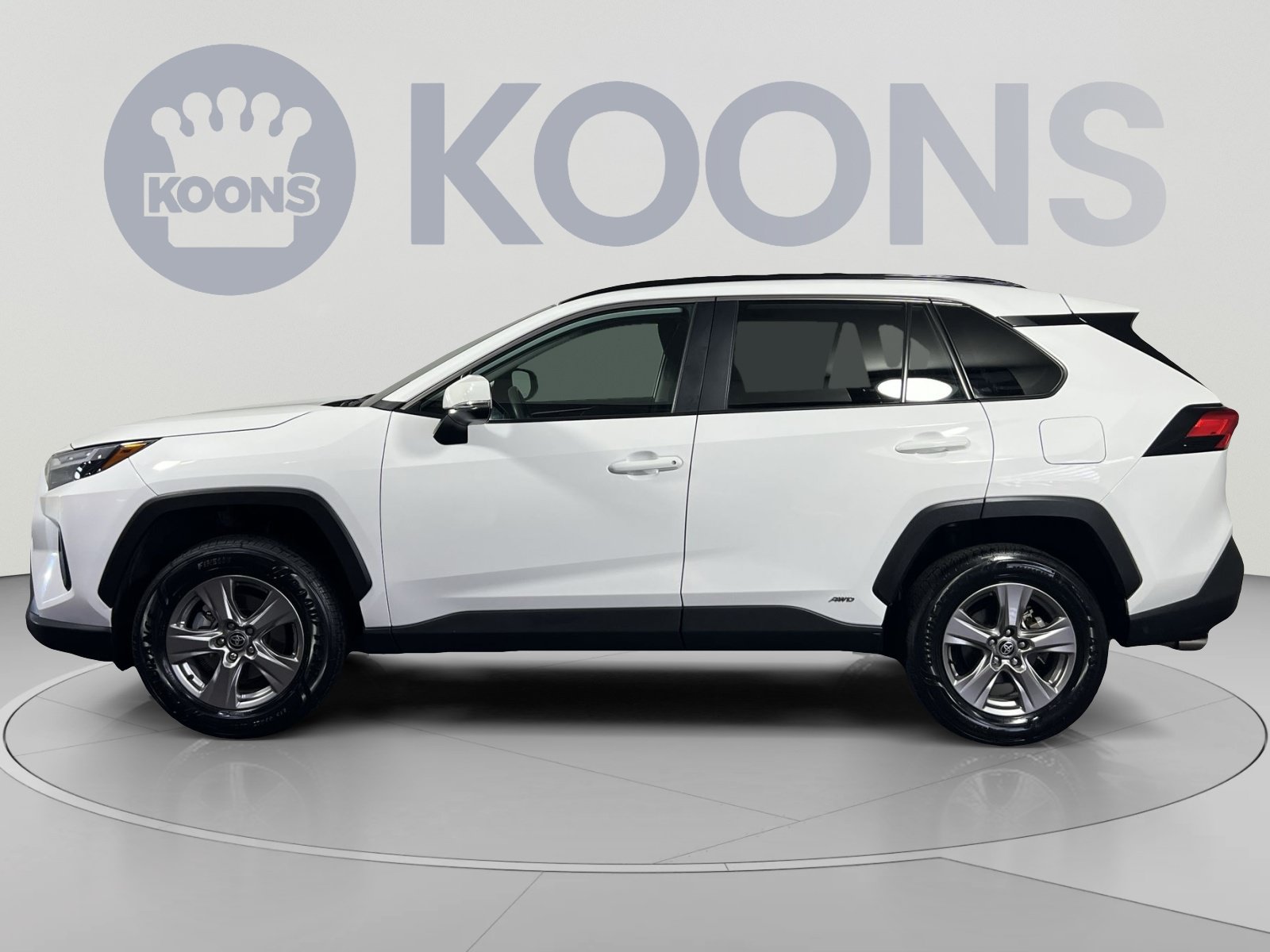 Used 2025 Toyota RAV4 XLE AWD/4WD image 2