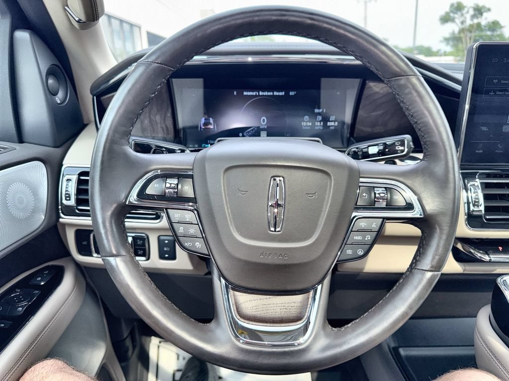 Used 2024 Lincoln Navigator Reserve AWD/4WD image 11