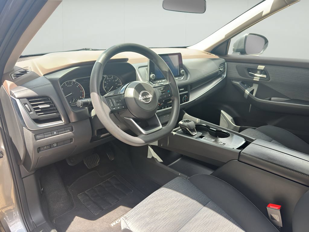 Used 2023 Nissan Rogue SV FWD image 3