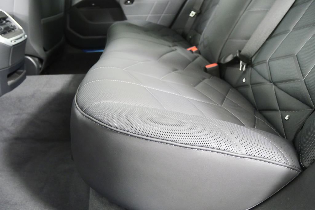 Used 2026 BMW 750e xDrive image 15