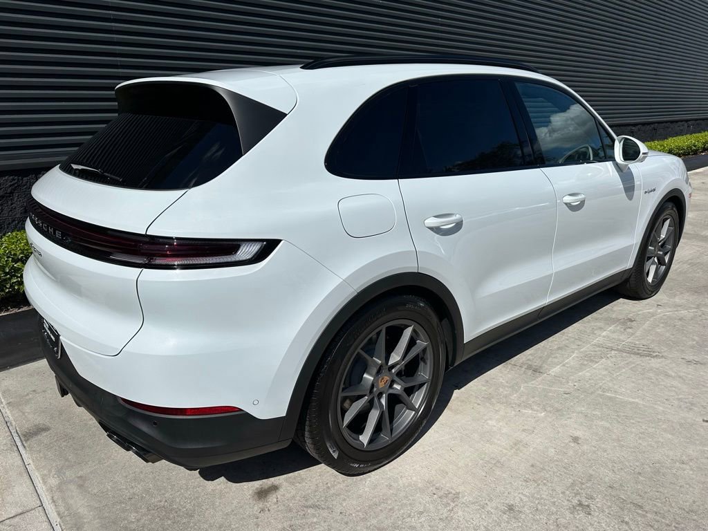 Certified 2026 Porsche Cayenne E-Hybrid image 9