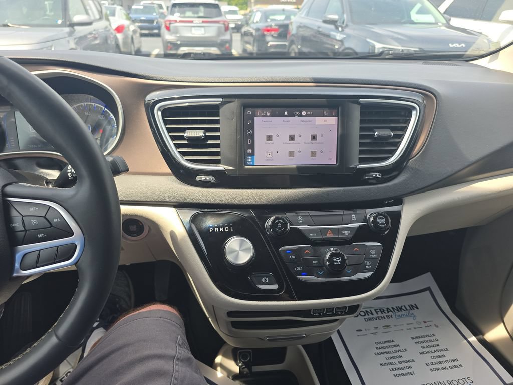 Used 2023 Chrysler Voyager LX FWD image 19