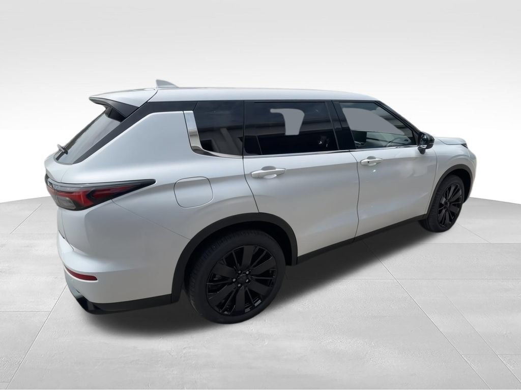 New 2026 Mitsubishi Outlander LE FWD image 8