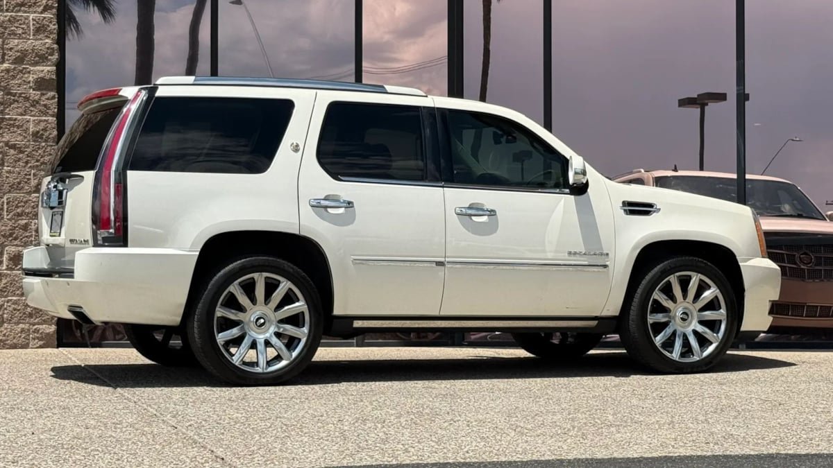Used 2013 Cadillac Escalade Platinum AWD/4WD image 13