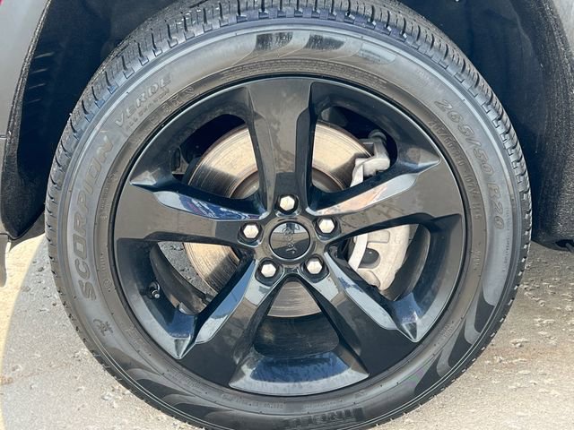 Used 2024 Jeep Grand Cherokee L Limited w/ Black Appearance Package image 9