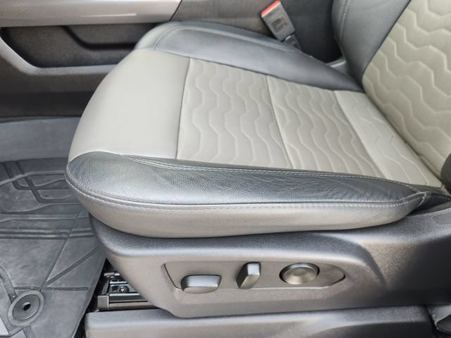 Used 2025 Chevrolet Silverado 2500 ZR2 w/ Technology Package AWD/4WD image 27