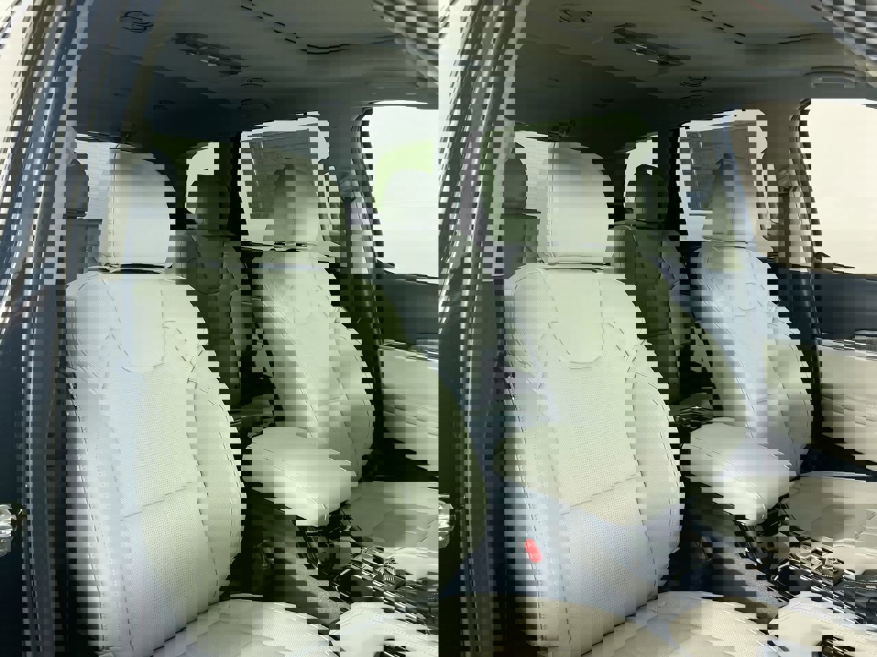 Used 2025 Kia Telluride EX w/ EX Captain's Chair Package image 31