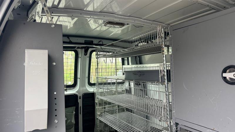 Used 2011 Chevrolet Express 2500 RWD image 22