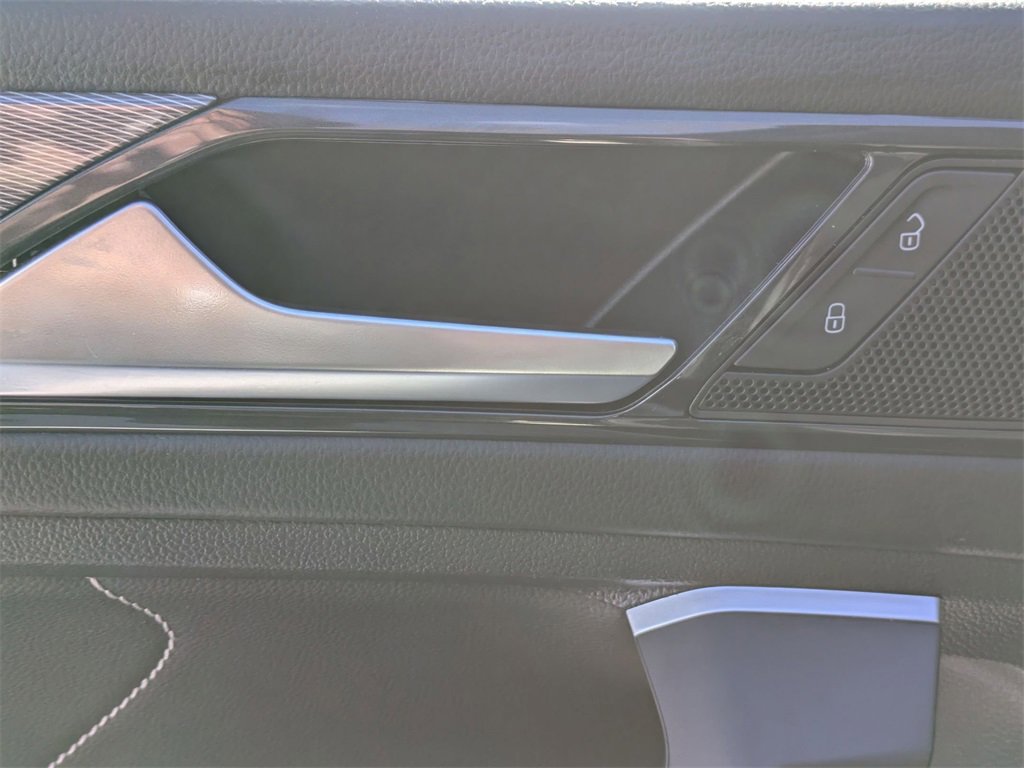 Used 2024 Volkswagen Tiguan SE image 11