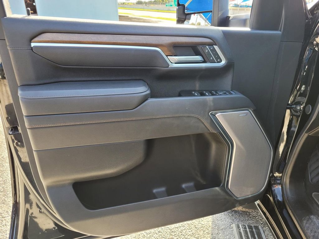 Used 2025 Chevrolet Silverado 2500 High Country w/ Midnight Edition AWD/4WD image 19