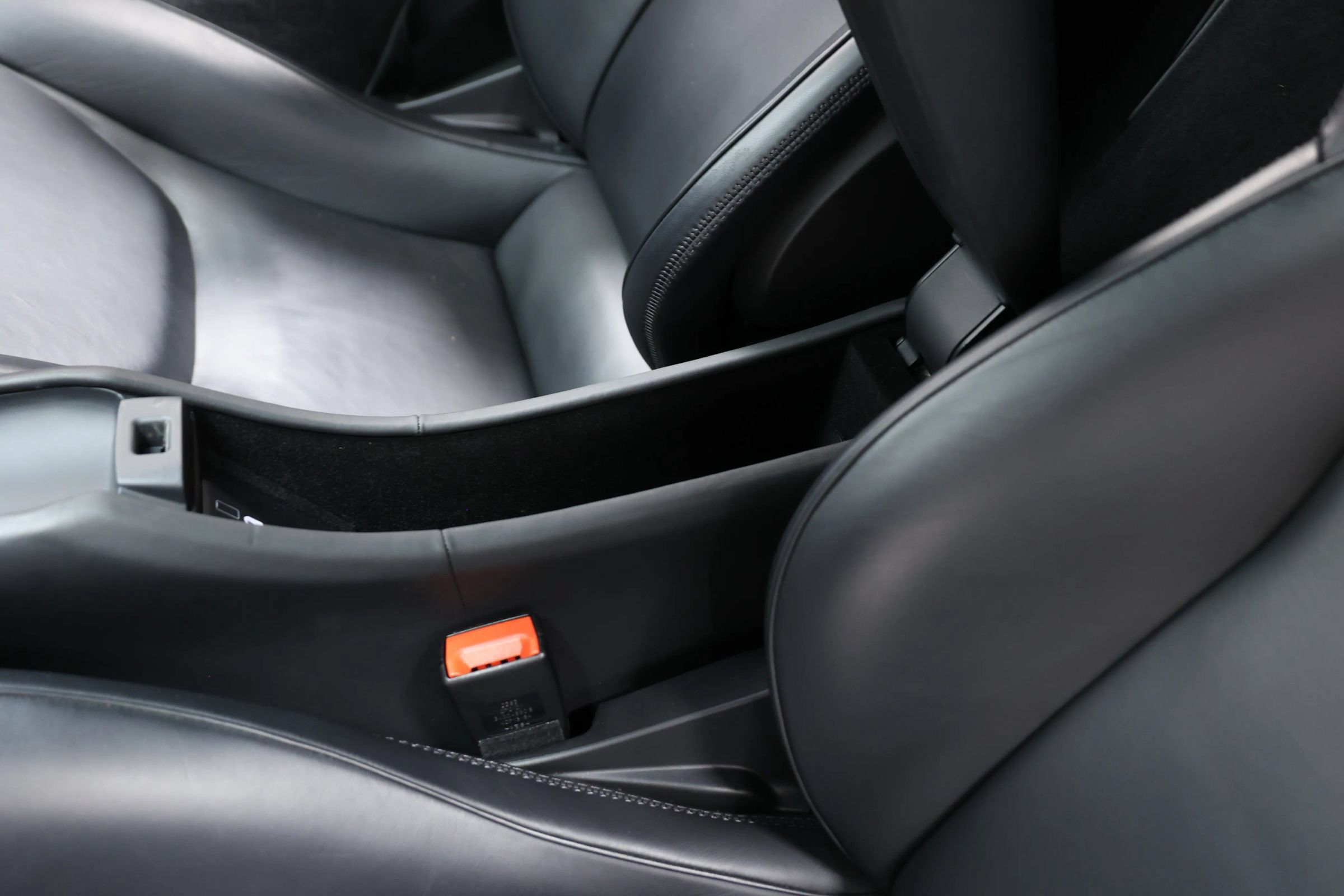 Used 2023 McLaren Artura RWD image 16