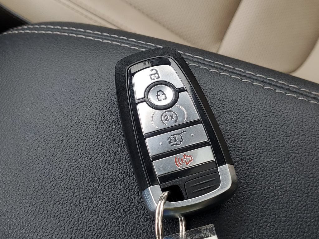 Used 2020 Ford Escape Titanium AWD/4WD image 33