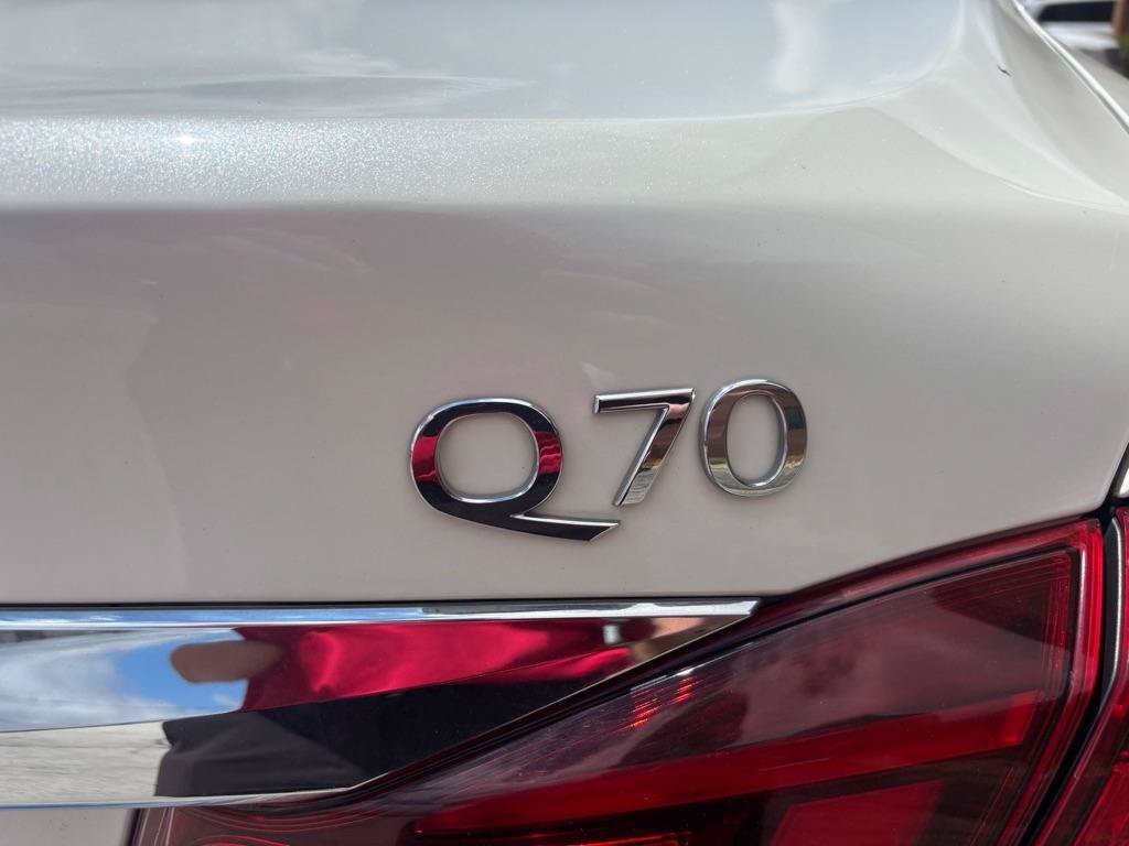 Used 2019 INFINITI Q70 Luxe RWD image 11
