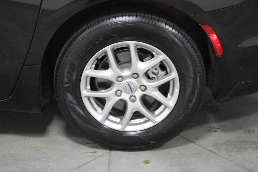 Used 2024 Chrysler Pacifica Touring-L image 17