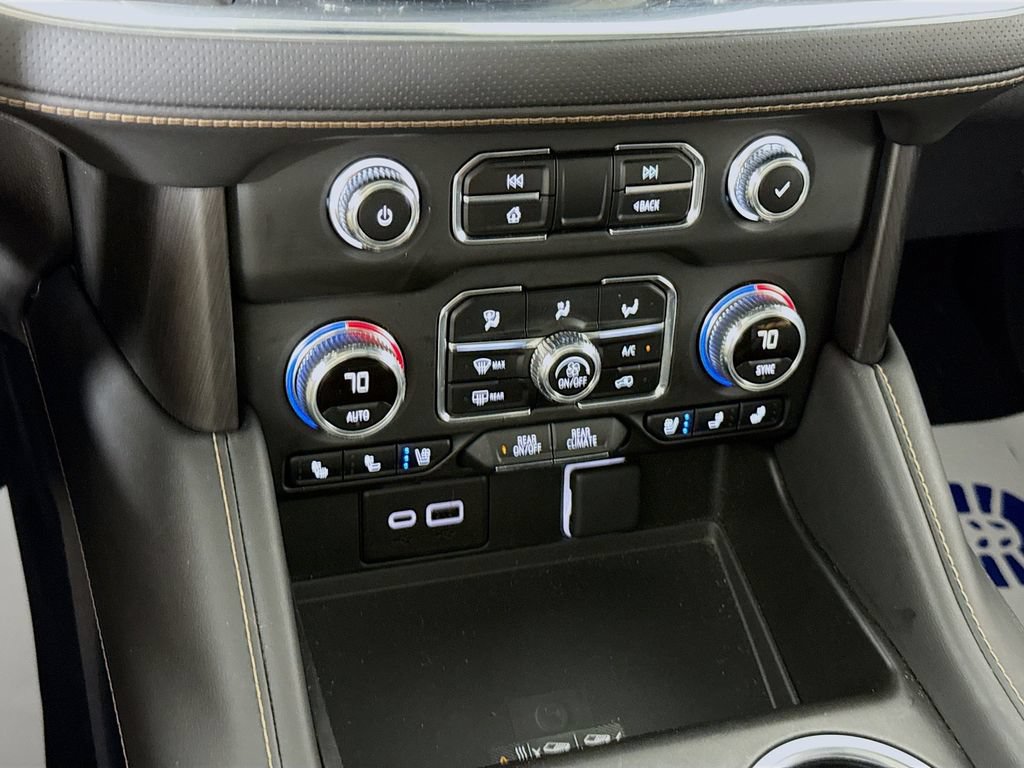 Used 2024 GMC Yukon XL AT4 AWD/4WD image 8