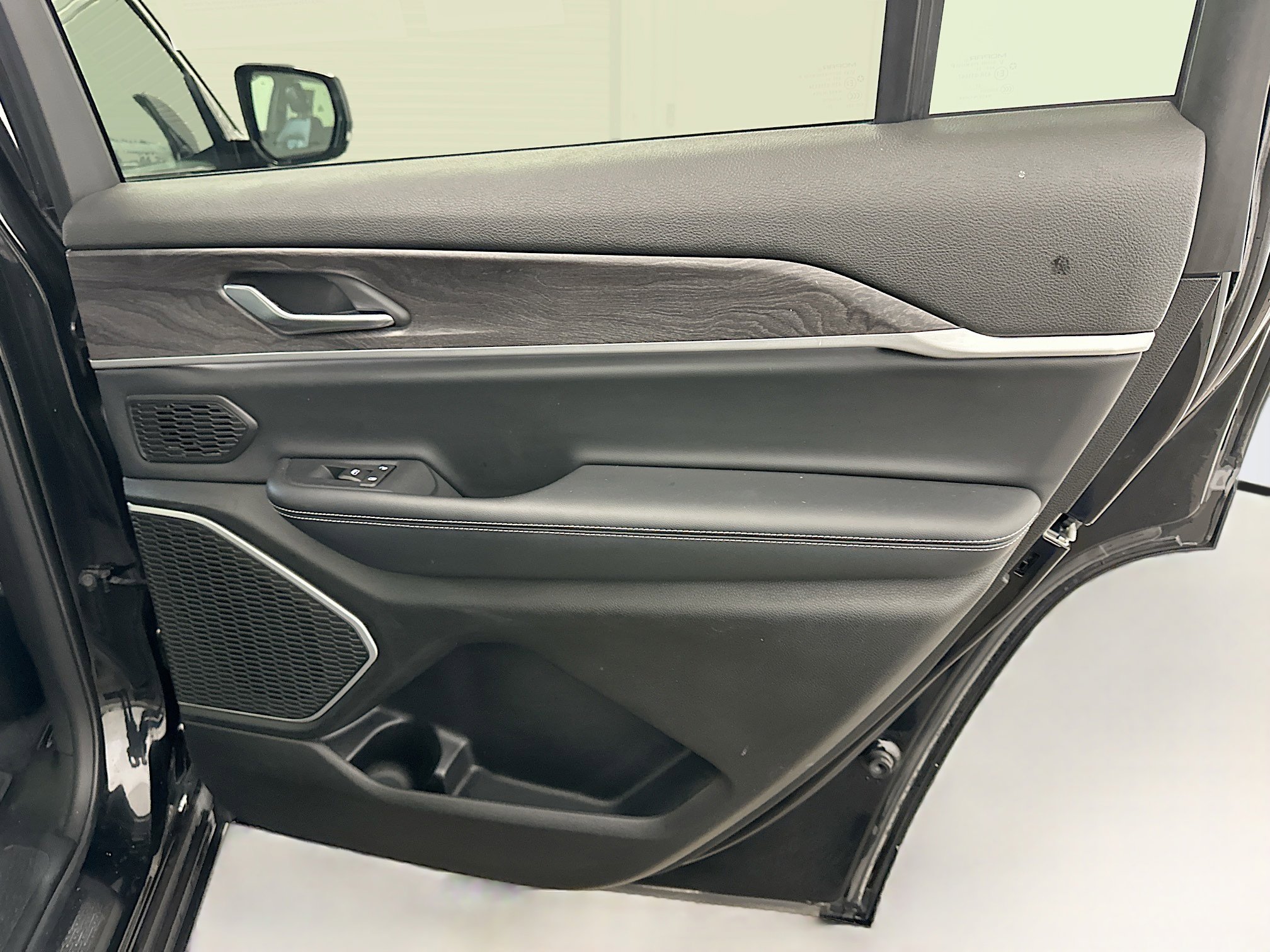 Used 2022 Jeep Grand Cherokee L Limited image 33