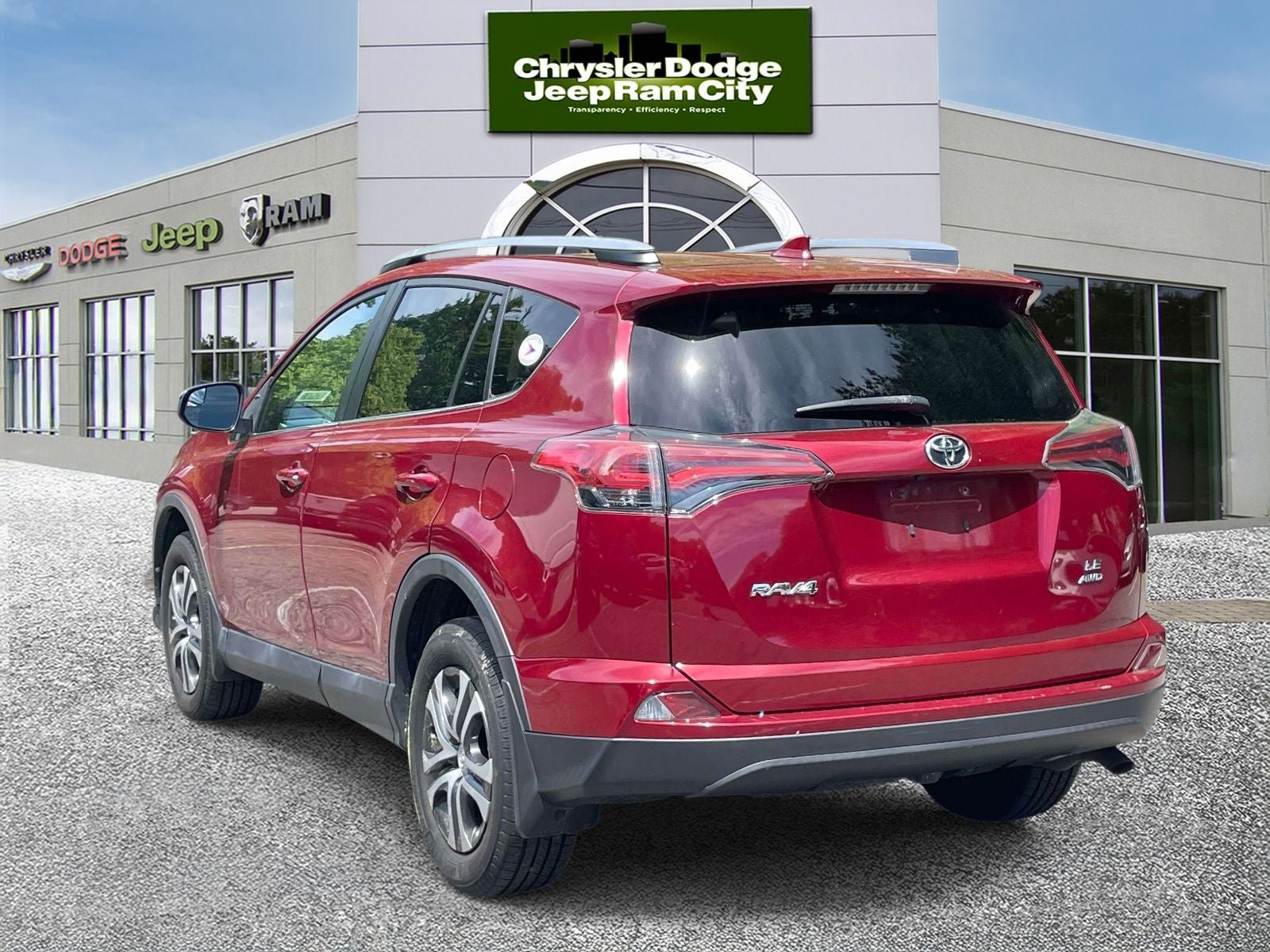 Used 2018 Toyota RAV4 LE w/ All Weather Liner Package AWD/4WD image 8