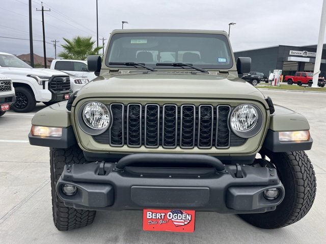 Used 2025 Jeep Gladiator Sport image 2