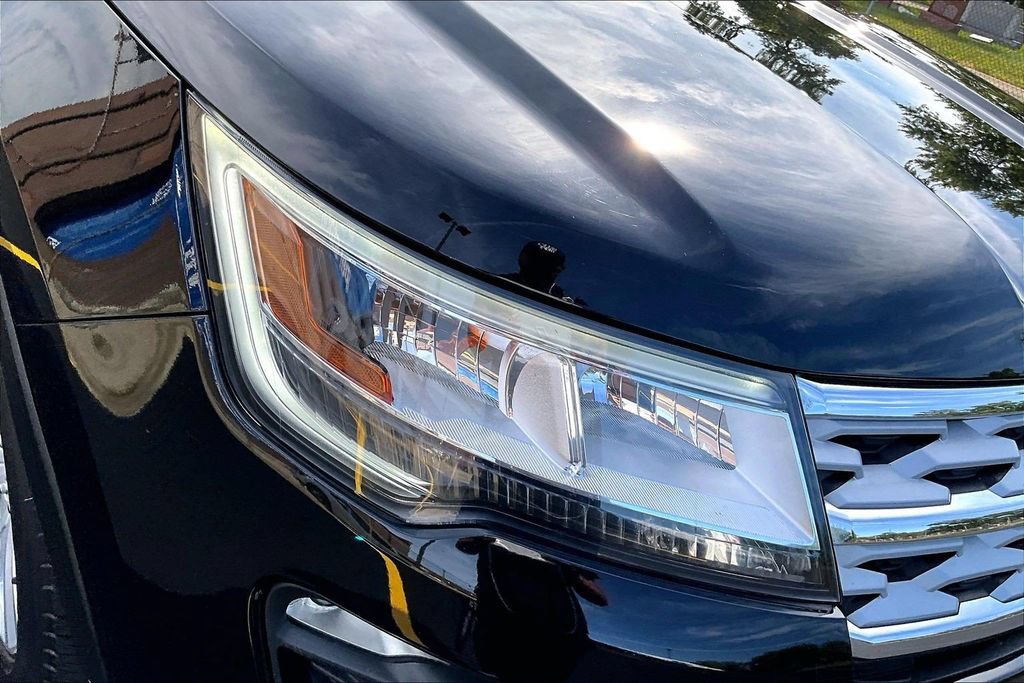 Used 2019 Ford Explorer XLT w/ Equipment Group 202A AWD/4WD image 29