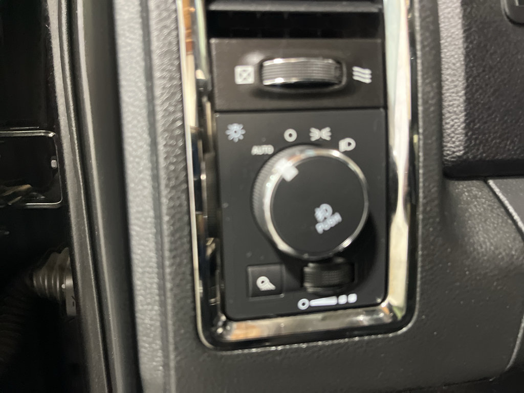 Used 2015 RAM 1500 Sport w/ Convenience Group AWD/4WD image 31