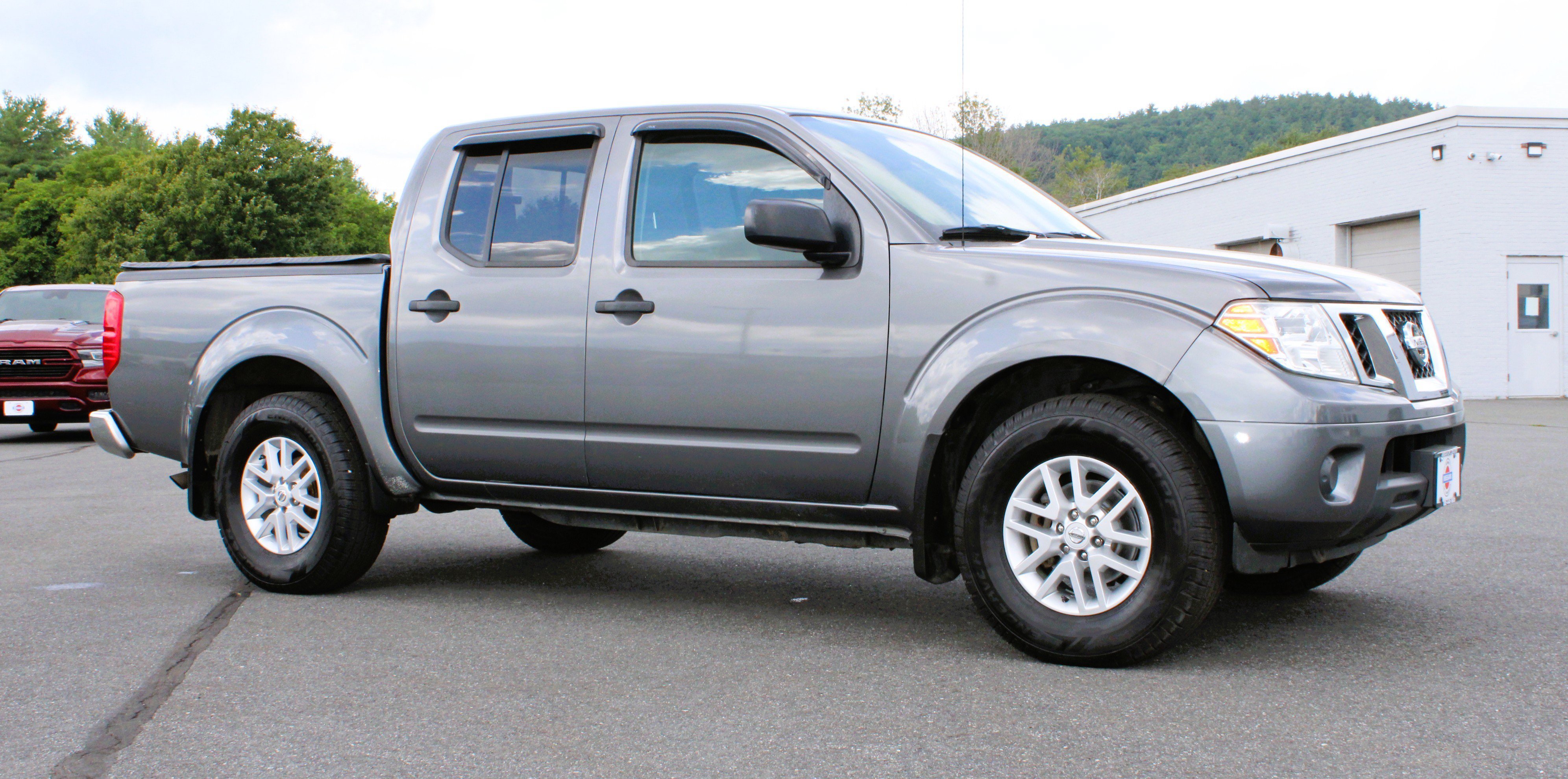 Used 2021 Nissan Frontier SV w/ SV Utility Package AWD/4WD image 5