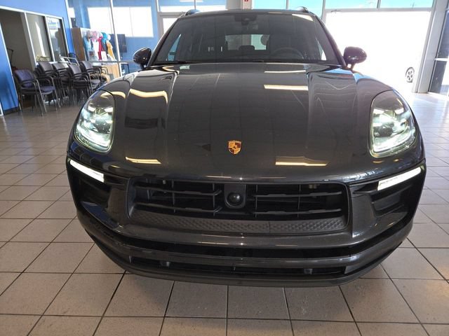 Used 2025 Porsche Macan AWD/4WD image 3