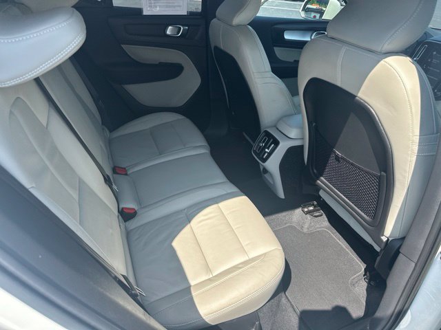 Used 2022 Volvo XC40 T4 Momentum FWD image 17