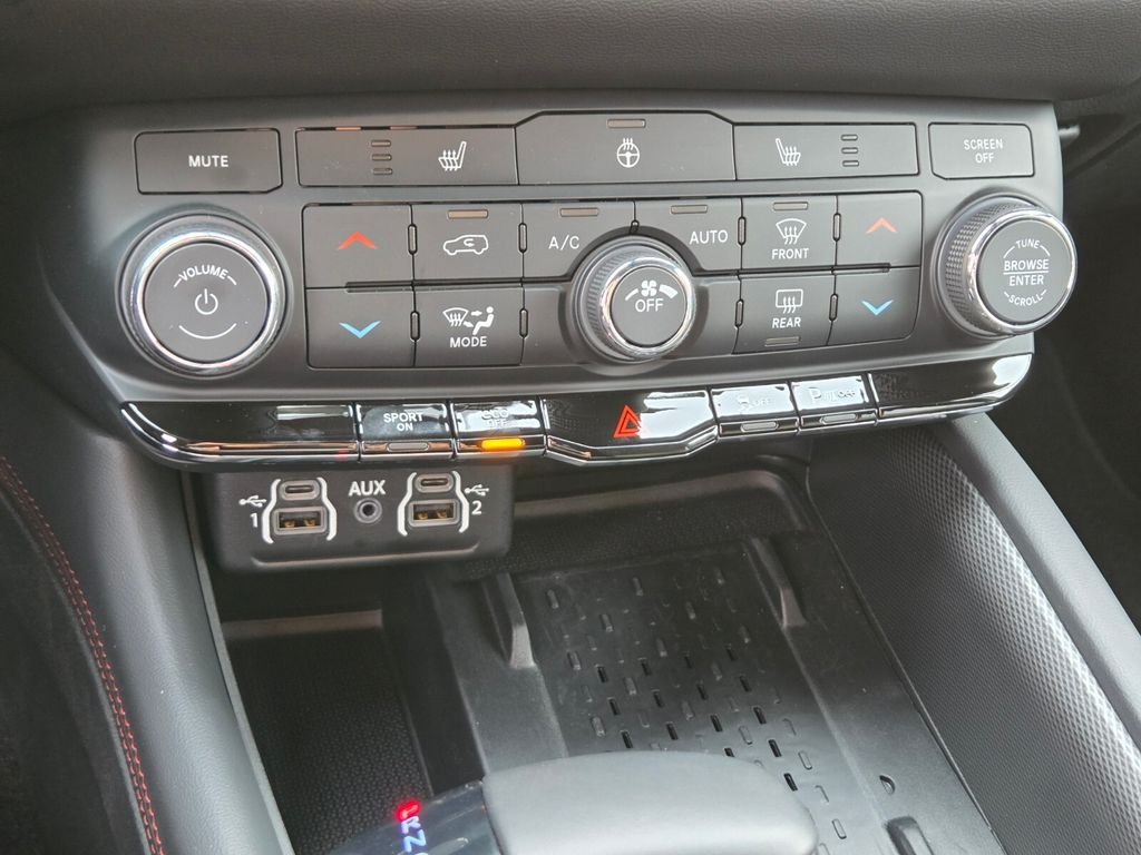 Used 2025 Dodge Durango R/T w/ Blacktop Package AWD/4WD image 31