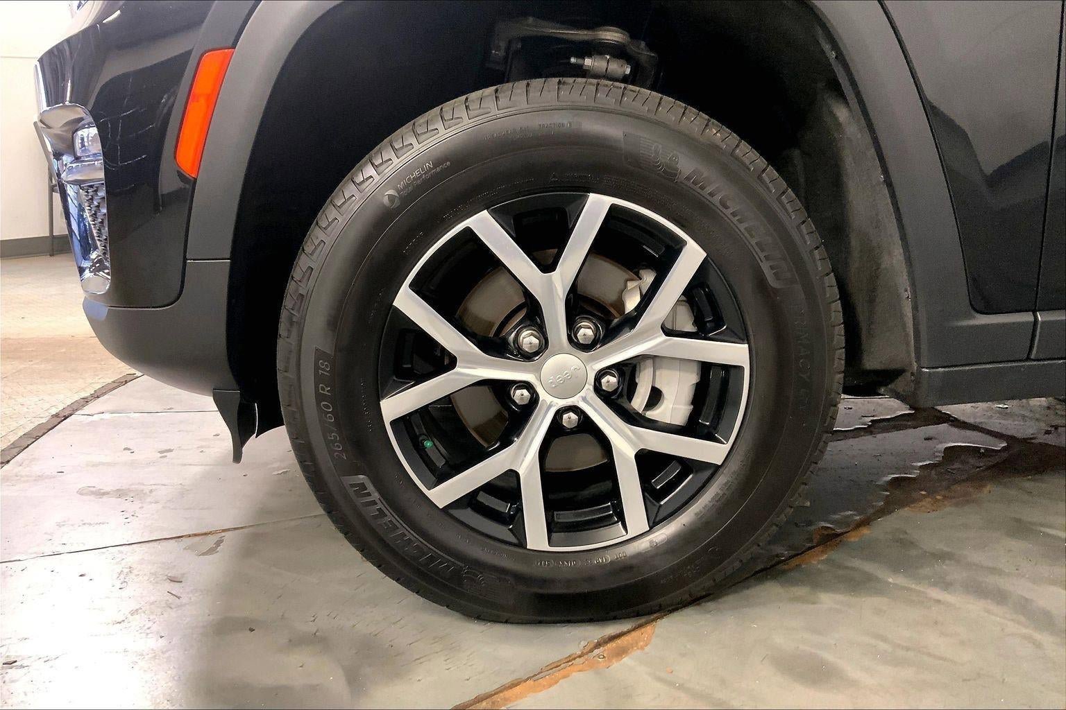 Used 2025 Jeep Grand Cherokee Limited AWD/4WD image 9