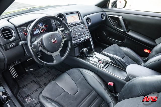 Used 2013 Nissan GT-R Premium AWD/4WD image 2