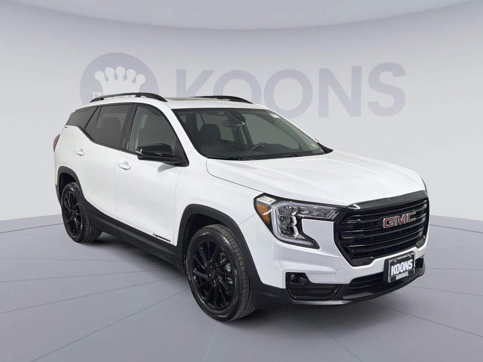 Used 2024 GMC Terrain SLT w/ Elevation Edition image 10