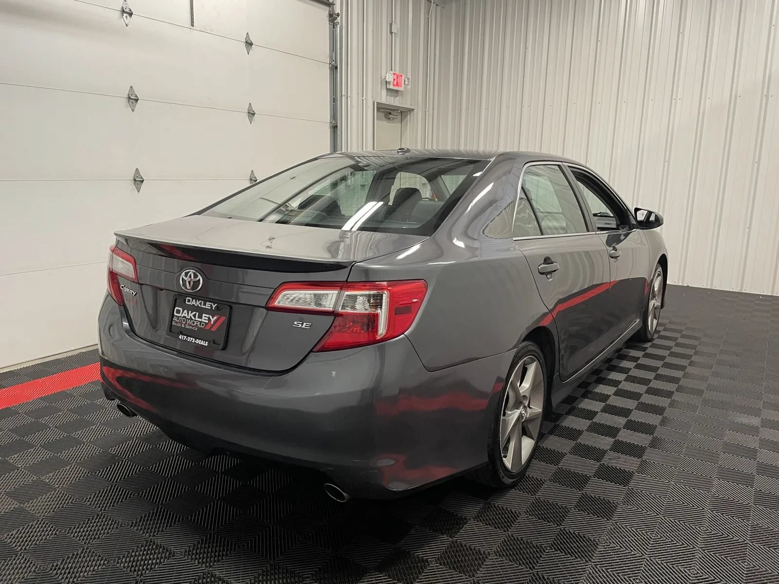 Used 2013 Toyota Camry SE w/ Leather Pkg FWD image 4