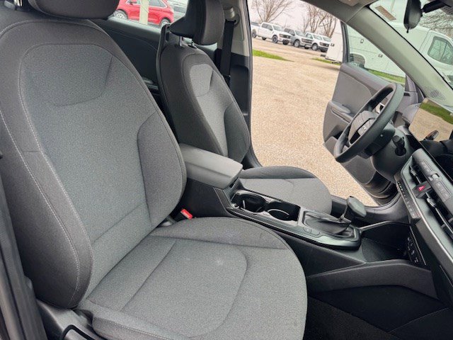 Used 2025 Kia K4 LXS image 33