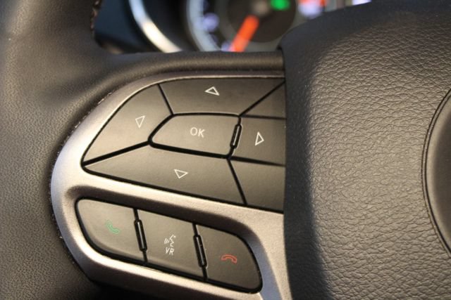 Used 2021 Jeep Cherokee Latitude AWD/4WD image 16