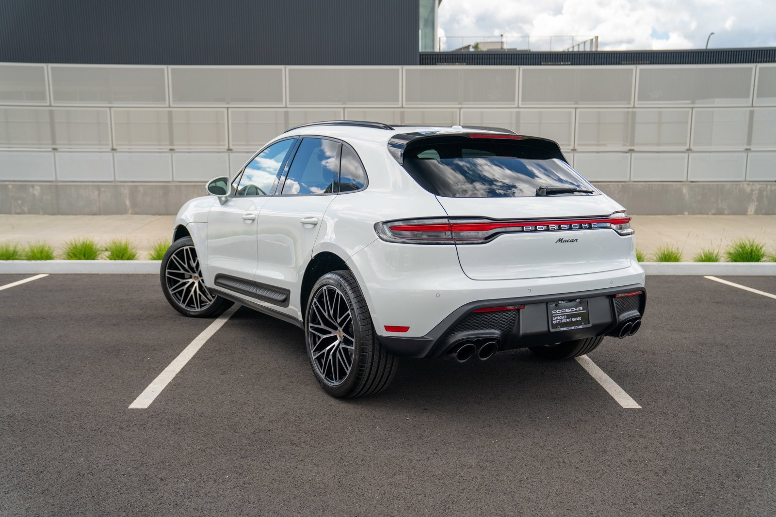 Certified 2026 Porsche Macan AWD/4WD image 3