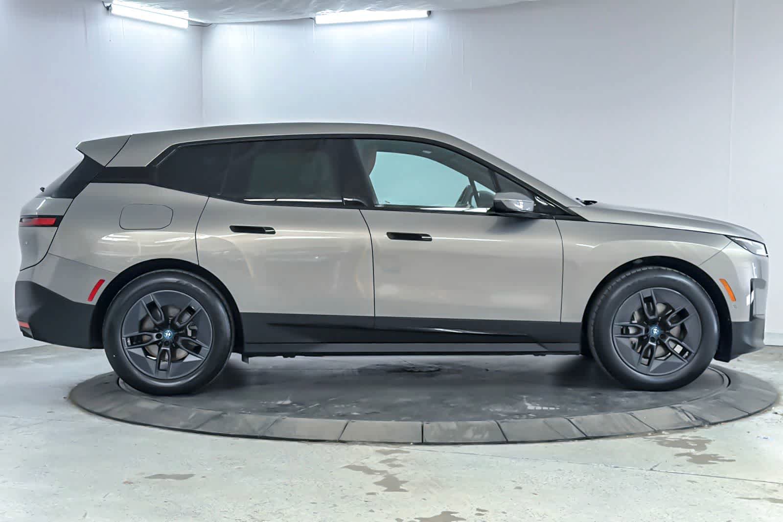 Used 2024 BMW iX xDrive50 w/ Convenience Package AWD/4WD image 8