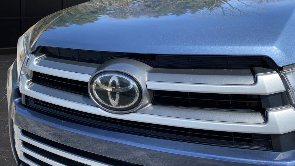 Used 2019 Toyota Highlander LE AWD/4WD image 39