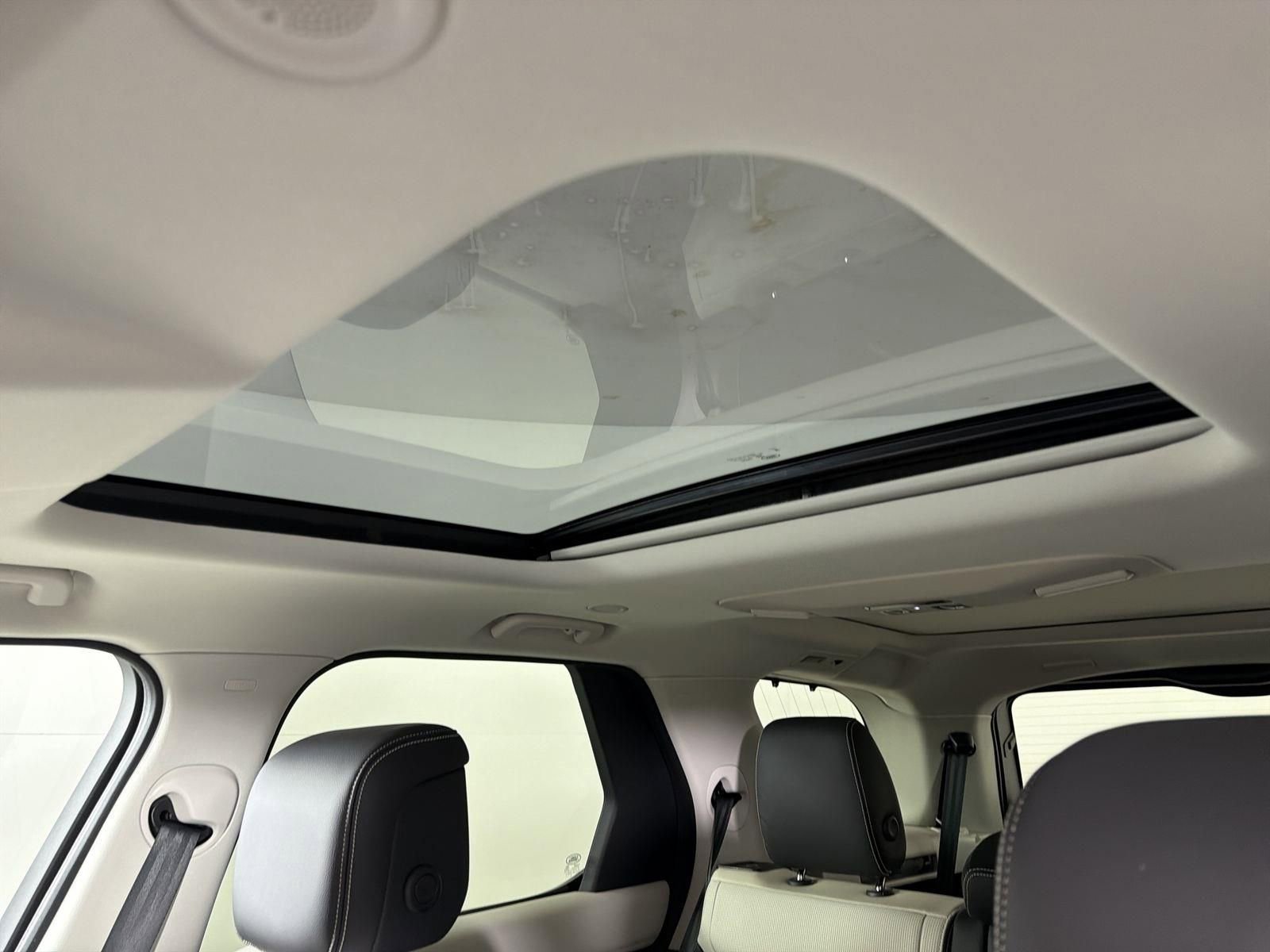 New 2026 Land Rover Discovery Limited Edition image 9