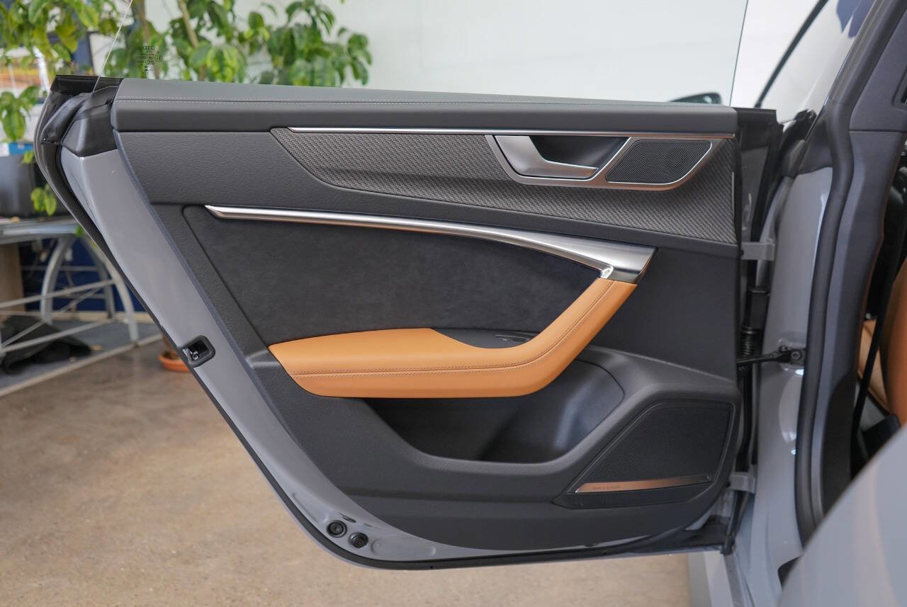 Used 2025 Audi RS 7 Performance AWD/4WD image 65