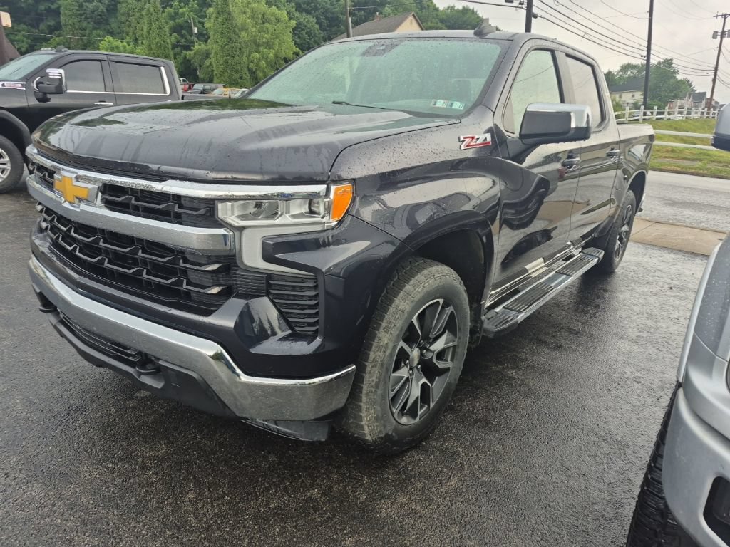 Used 2023 Chevrolet Silverado 1500 LT AWD/4WD image 3