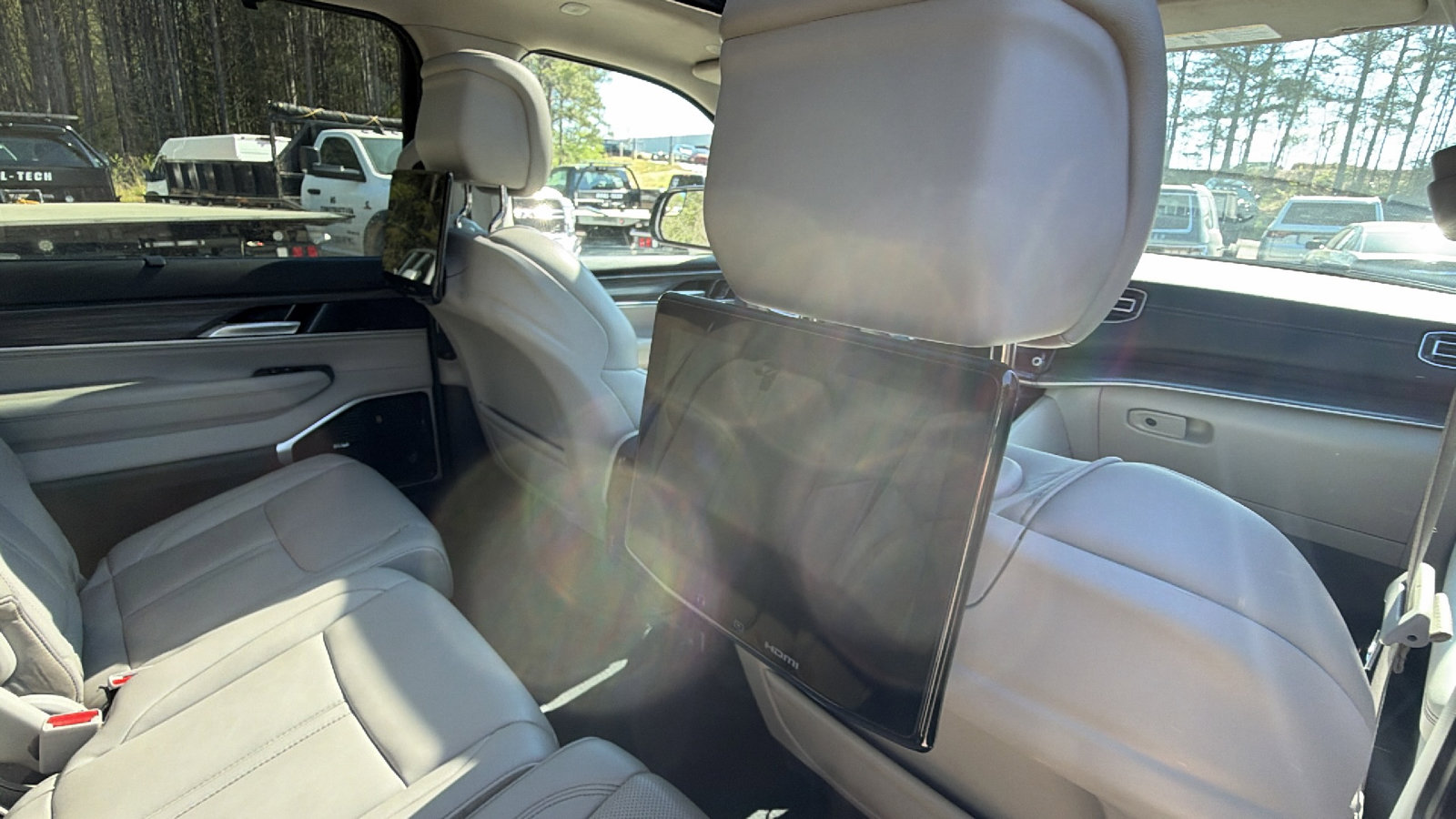 Used 2024 Jeep Wagoneer L Series III w/ Premium Group I image 23