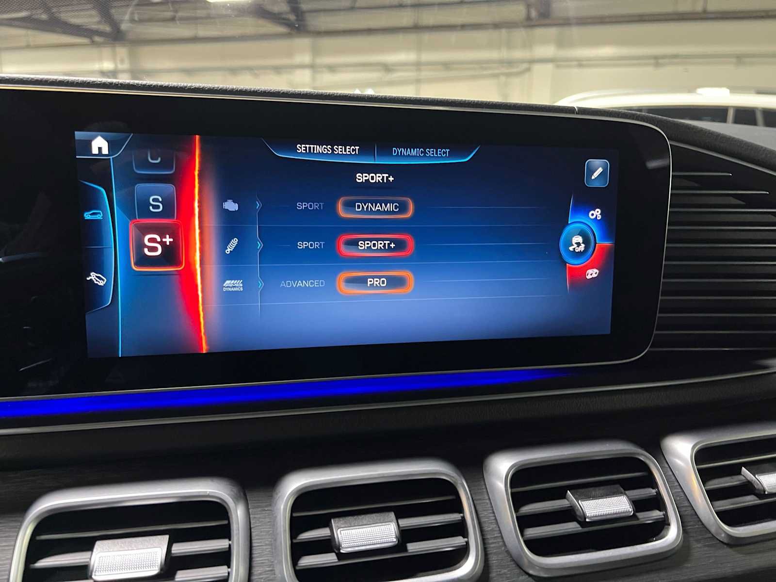 Certified 2024 Mercedes-Benz GLE 53 AMG 4MATIC image 45
