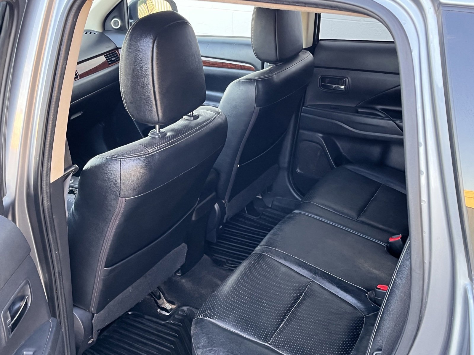 Used 2015 Mitsubishi Outlander SE image 13