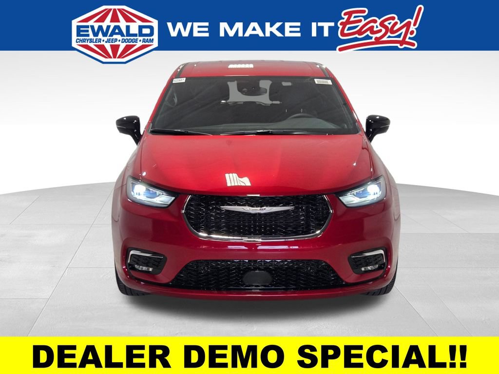 New 2026 Chrysler Pacifica Select AWD/4WD image 13