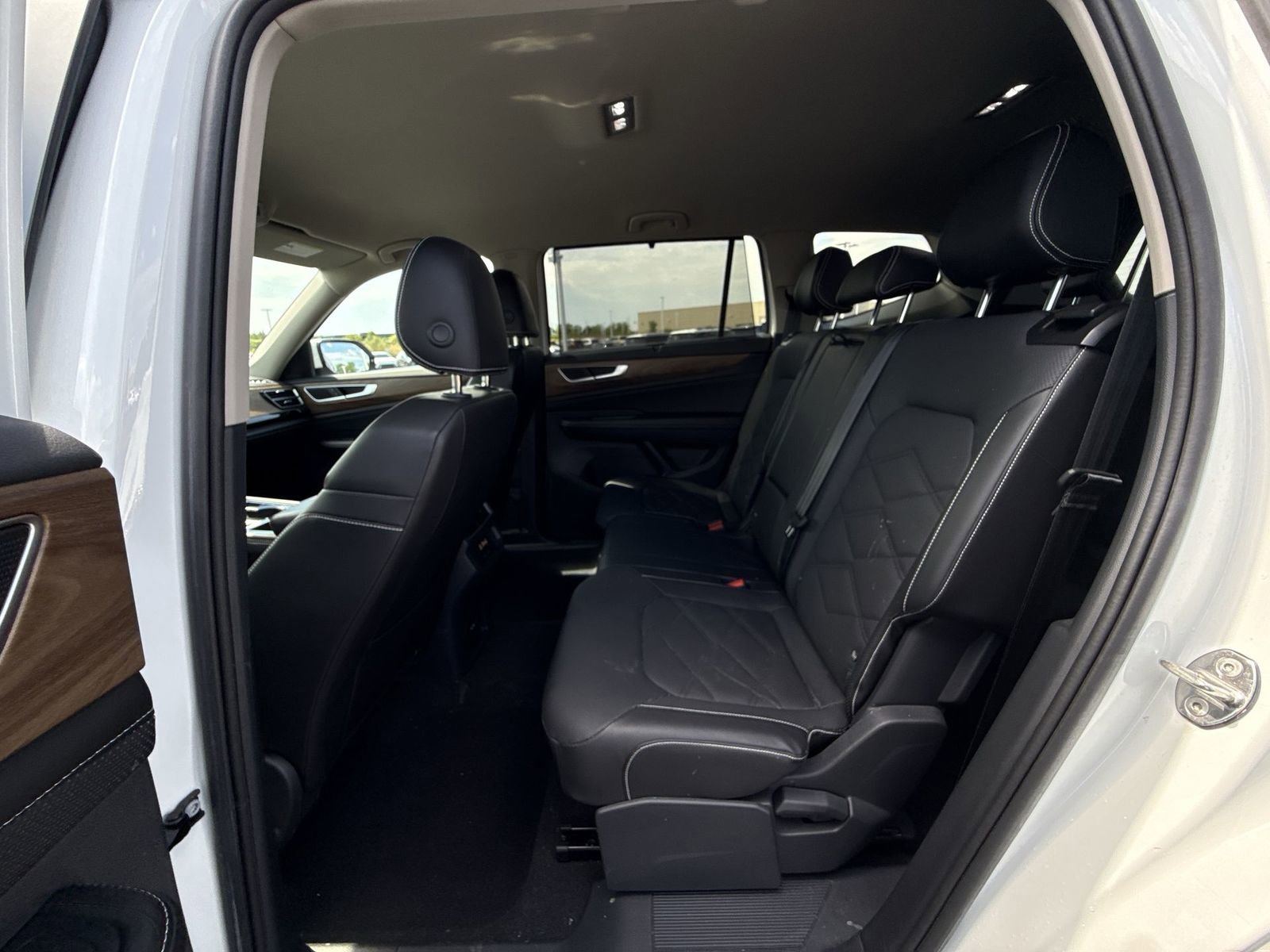 Used 2024 Volkswagen Atlas SE w/ Black Wheel Package AWD/4WD image 22